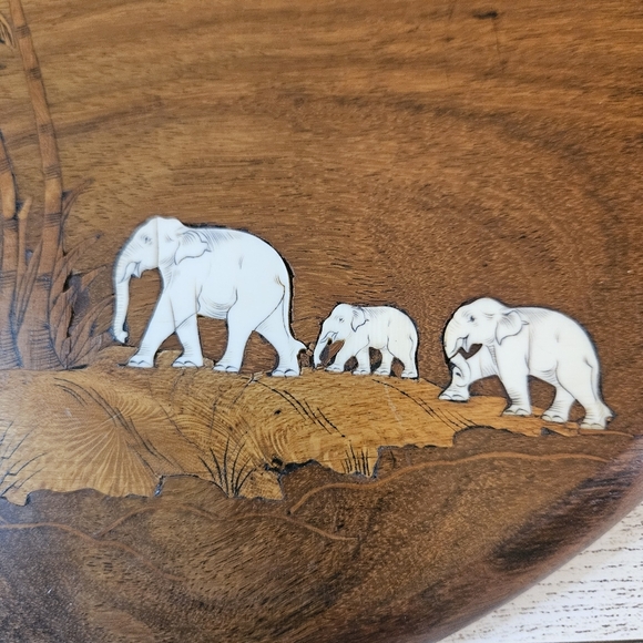 VTG INLAID WOOD PLAQUE PICTURE WALL ART WITH INLAY BONE ELEPHANTS 12" x 9" - Picture 2 of 12